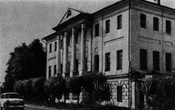 Здание музея (бывший дом Елизарова).
